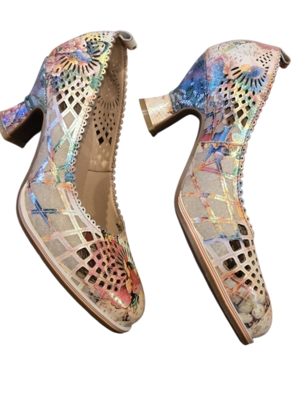 L'Artiste Saldena Pump in rainbow size 37 (6.5/7 US)